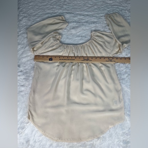 Chaser | 100% Silk Cream On/Off Shoulder Cut Out Sleeve Blouse - Picture 7 of 9